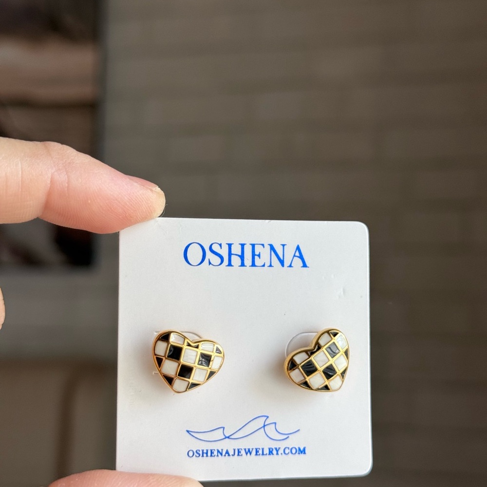 NWT OSHENA Gold & Black Checker Heart Stud Earrings - Picture 1 of 2